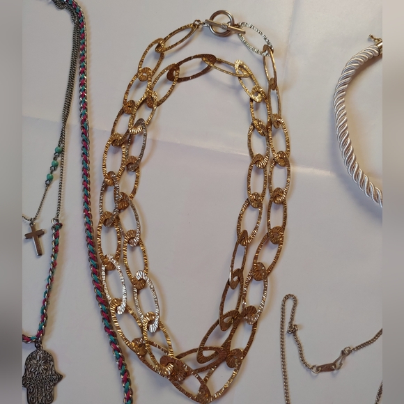 BUNDLE WITH 2 AVON Necklaces and some unbranded jewelry - Picture 8 of 15